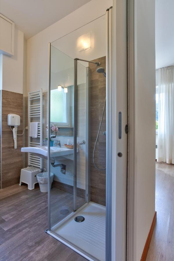 Hotel Roma Torbole Sul Garda Kültér fotó