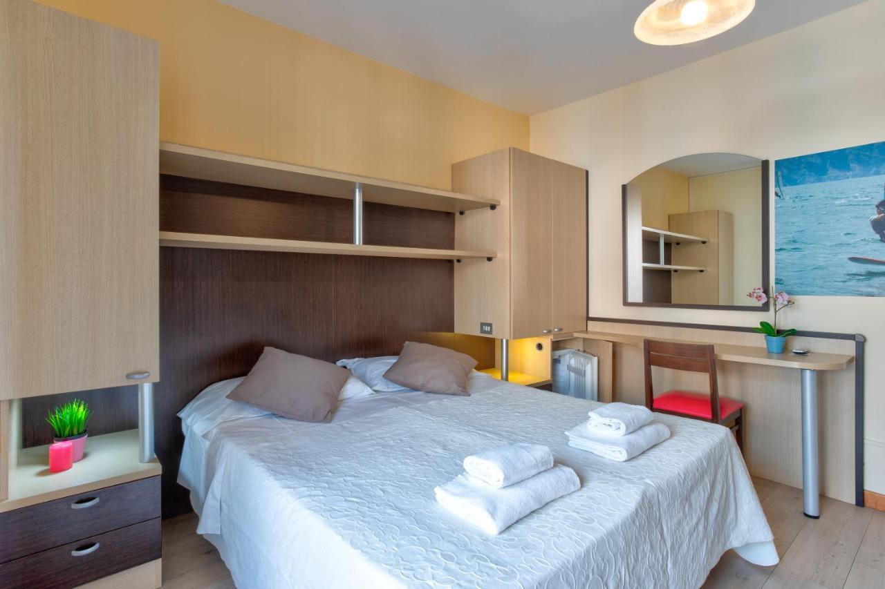 Hotel Roma Torbole Sul Garda Kültér fotó