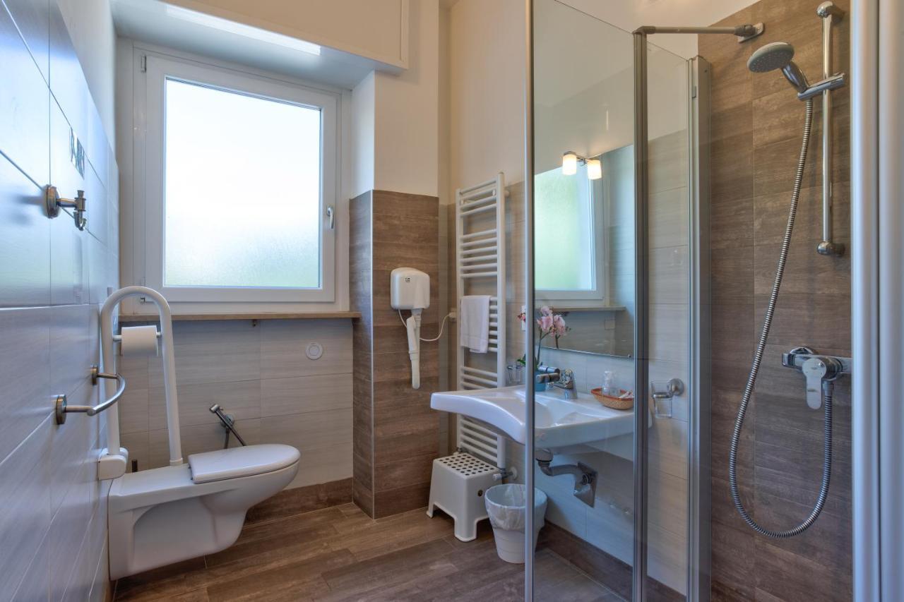 Hotel Roma Torbole Sul Garda Kültér fotó
