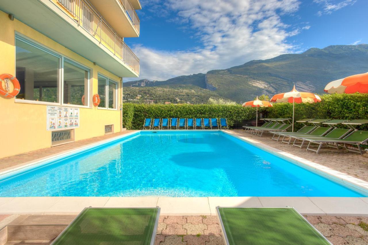 Hotel Roma Torbole Sul Garda Kültér fotó